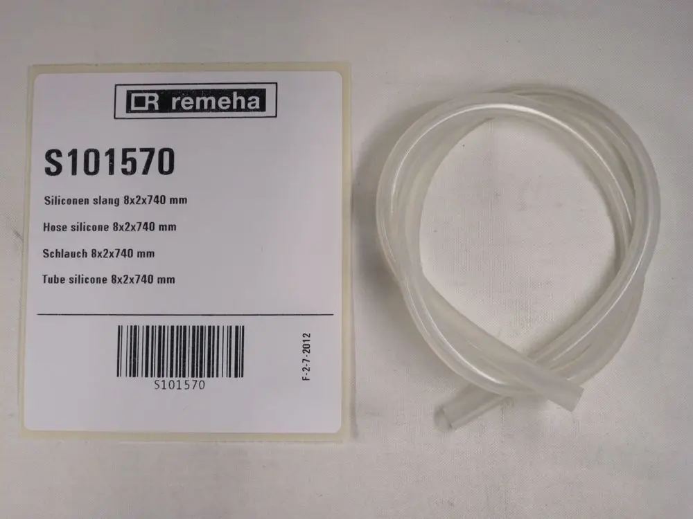 Transparente Silikonschläuche von Remeha, abgebildet mit einer Produktkarte, die technische Informationen und einen Barcode zeigt.
